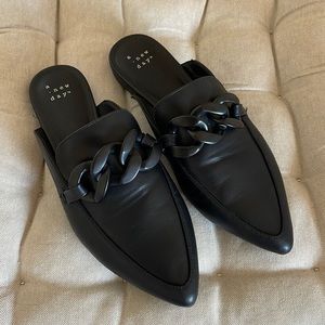 Black Mules with Chunky Chain